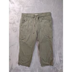 LL Bean Cargo Pants Item #504131 Womens M Olive Green Cropped Hiking Outdoors